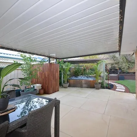 Cheerful 4-Bedroom With Spa! Quinns Rocks Exterior photo