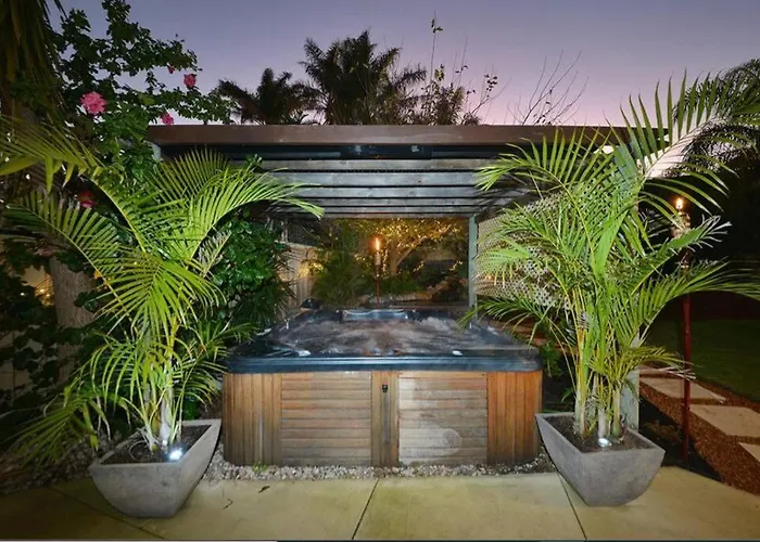 Cheerful 4-Bedroom With Spa!