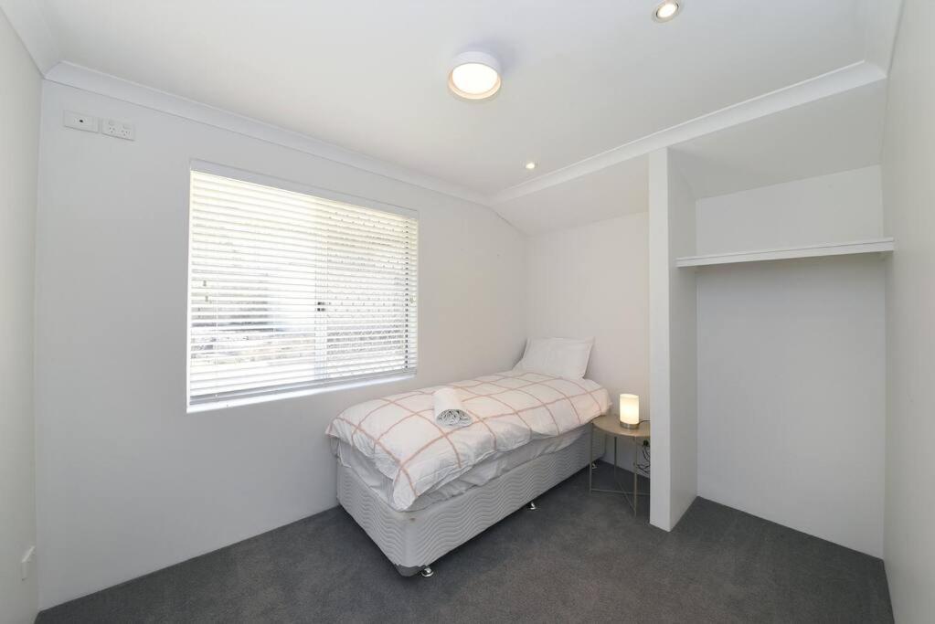 Holiday home Cheerful 4-bedroom With Spa!