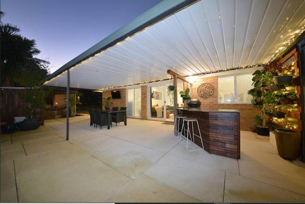 Holiday home Cheerful 4-bedroom With Spa! Quinns Rocks