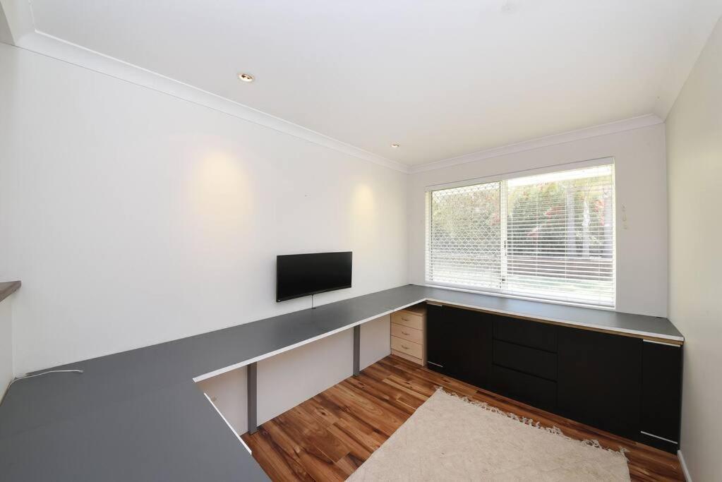 Cheerful 4-bedroom With Spa! *