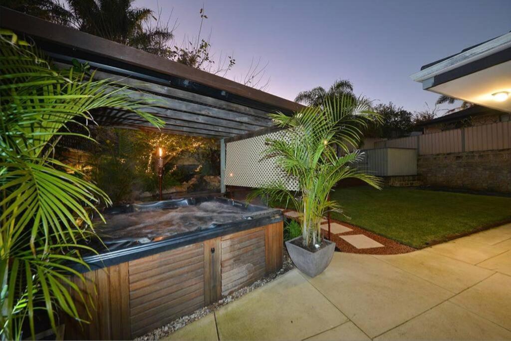Holiday home Cheerful 4-bedroom With Spa!