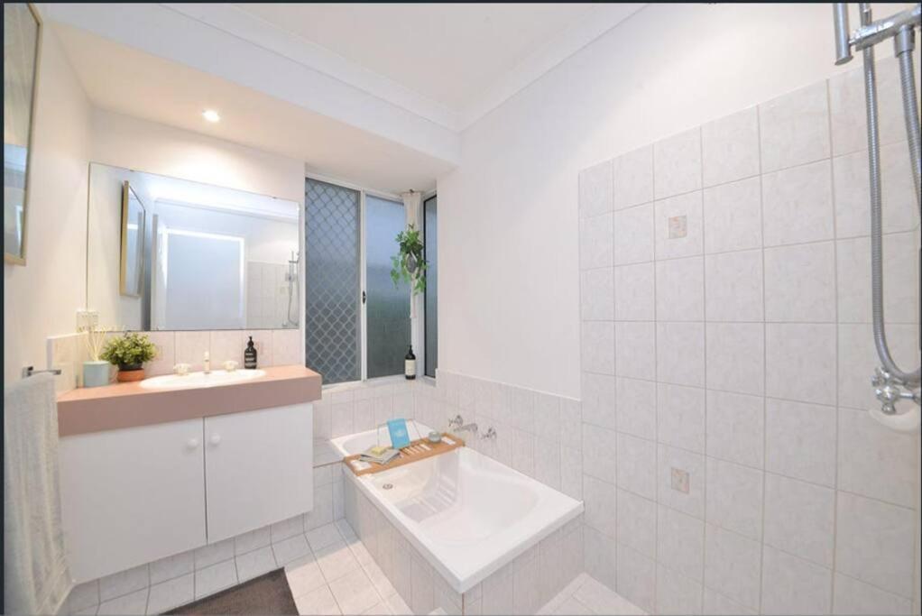 Cheerful 4-bedroom With Spa! Holiday home *