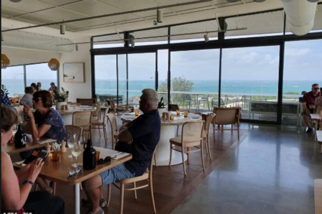 Holiday home Cheerful 4-bedroom With Spa! Quinns Rocks