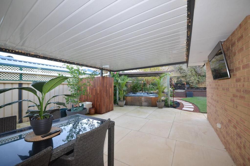 Cheerful 4-bedroom With Spa! * Quinns Rocks
