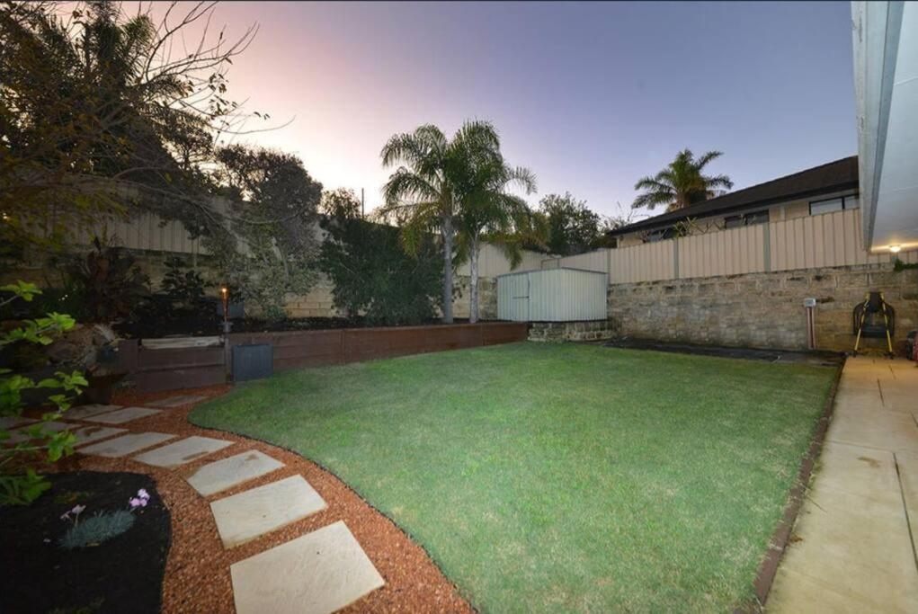 Cheerful 4-bedroom With Spa!